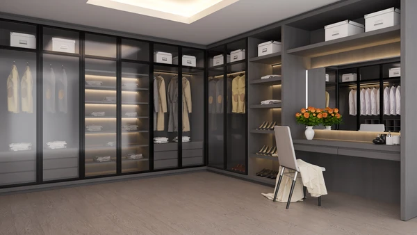 Dressing-room luxueux avec rangements modulaires intégrés, penderies vitrées éclairées, étagères pour chaussures et accessoires